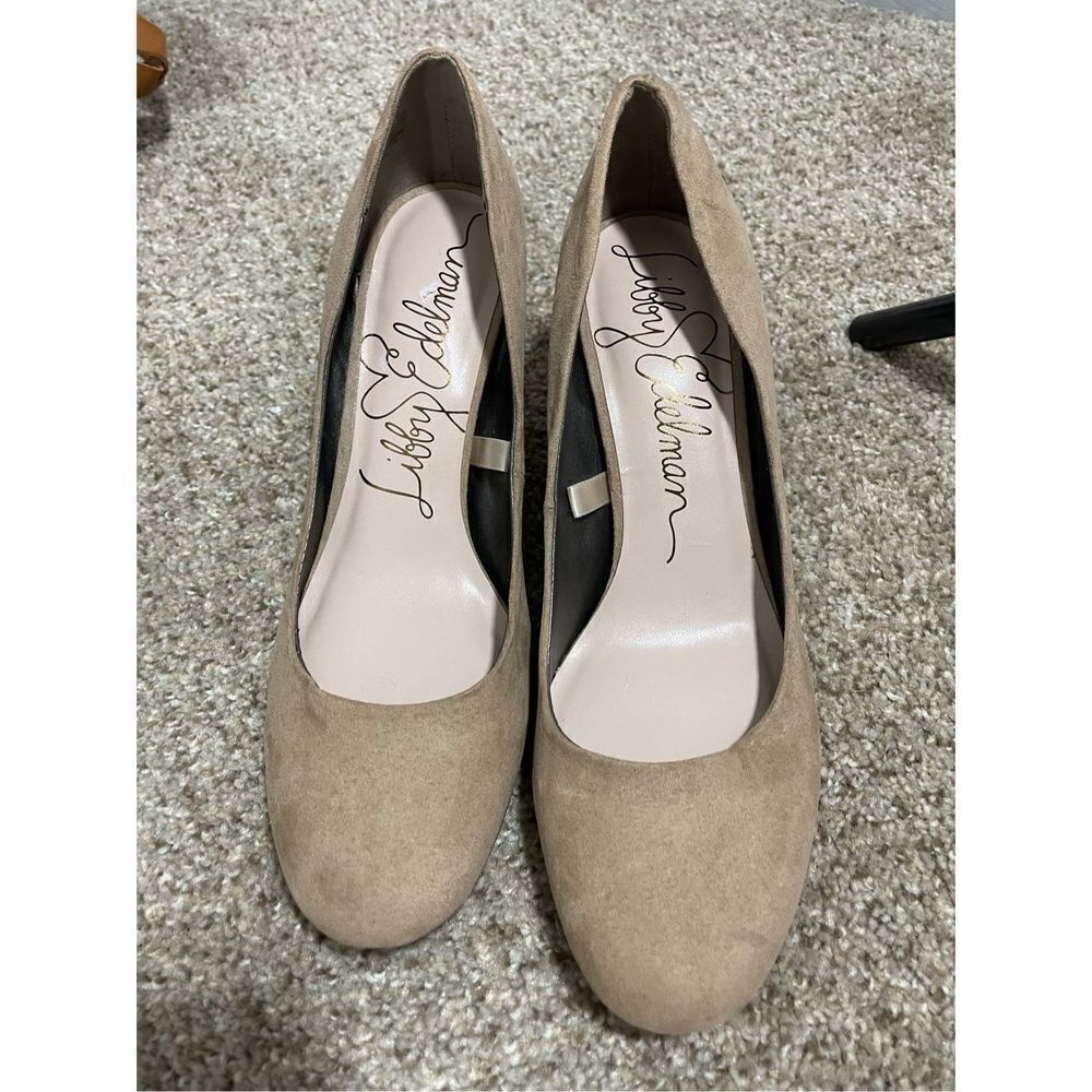 Libby Edelman Jenna Heels Beige Faux Suede SZ 8